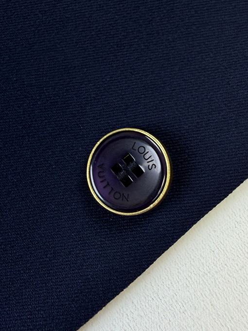 ルイヴィトンスーパーコピー 刺繍ロゴ入りシングルブレストスーツ