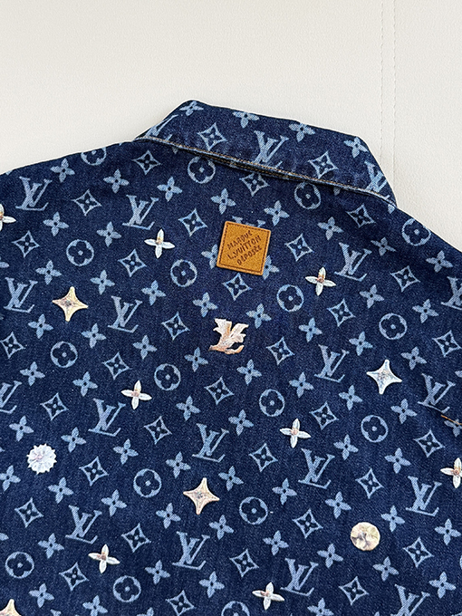 ルイヴィトン クラシックな花柄刺繍入りデニムジャケット