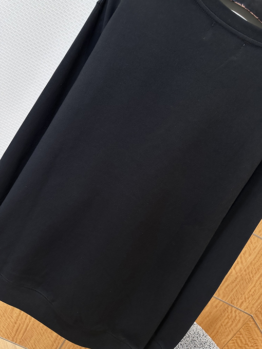 サンローランコピー SAINT LAURENT 裾にタグ付きクルーネックのスウェットシャツ