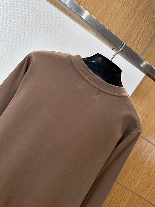 サンローランコピー SAINT LAURENT 裾にタグ付きクルーネックのスウェットシャツ
