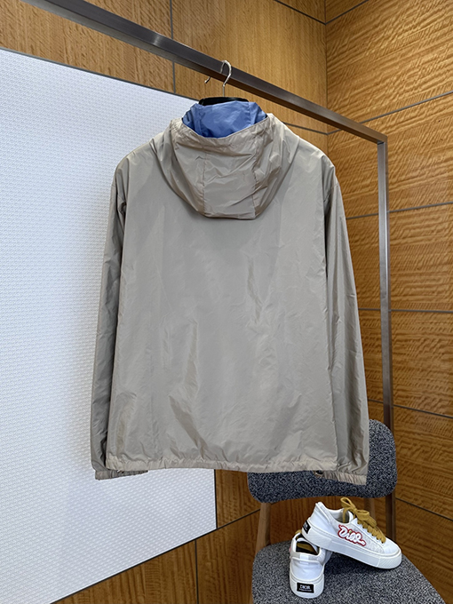 プラダコピー 三角形の両面ロゴ入りリバーシブルフード付き日焼け防止ジャケット