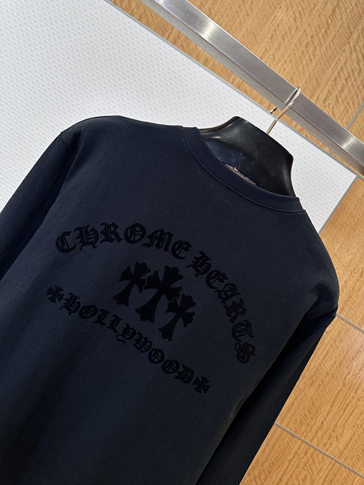 クロムハーツ 前面と背面にフロッキーのクロス柄があしらわれた長袖シャツ