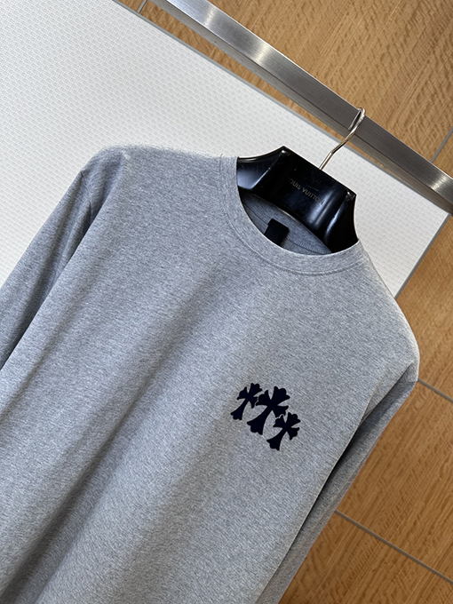 クロムハーツ 前面と背面にフロッキーのクロス柄があしらわれた長袖シャツ