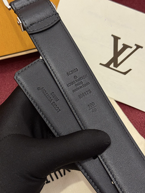 ルイヴィトン LV The Frog Reversible Belt in Crocodile ファッションベルト