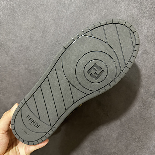 フェンディスニーカースーパーコピー FENDI Match  レザー型押しレースアップローカットファッションスニーカー