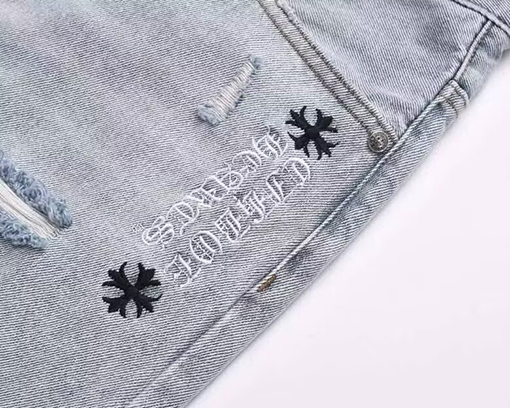 クロムハーツコピーデニムショーツ クラシックな刺繍ロゴ入りダメージデニムショーツ