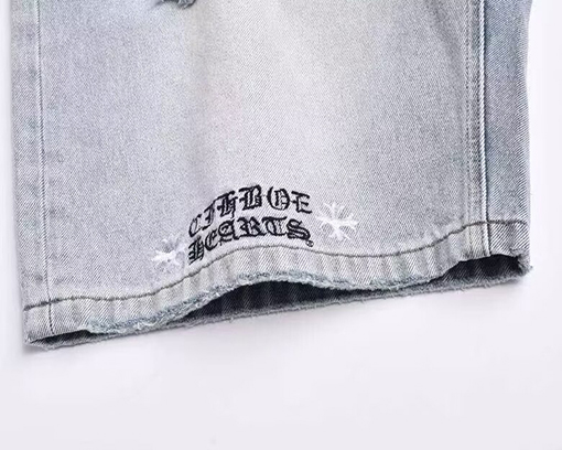 クロムハーツコピーデニムショーツ クラシックな刺繍ロゴ入りダメージデニムショーツ