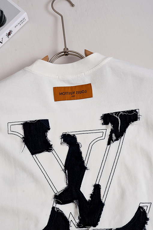 ルイヴィトン スーパーコピー刺繍入りデニムパッチ付きウォッシュ半袖Tシャツ