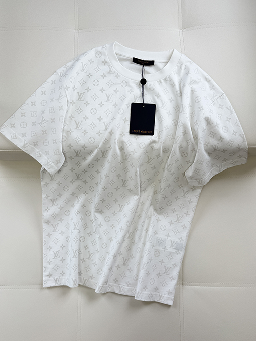 ルイヴィトンスーパーコピー 蓄光モノグラム入り半袖Tシャツ
