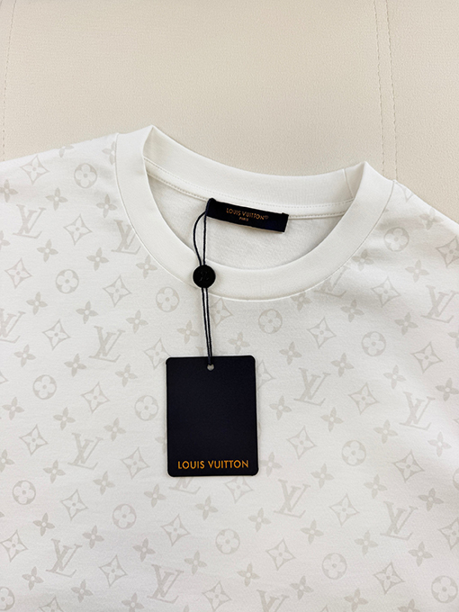 ルイヴィトンスーパーコピー 蓄光モノグラム入り半袖Tシャツ