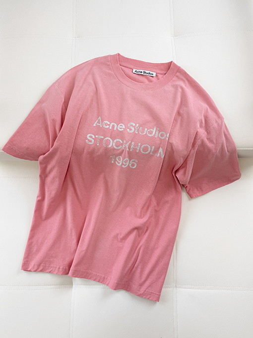 アクネストゥディオズスーパーコピー Acne Studios 1996 ロゴプリント入り半袖Tシャツ