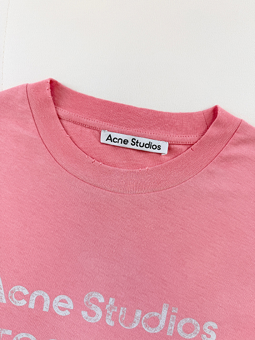 アクネストゥディオズスーパーコピー Acne Studios 1996 ロゴプリント入り半袖Tシャツ
