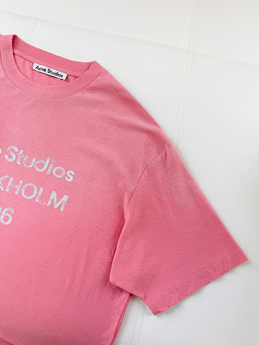 アクネストゥディオズスーパーコピー Acne Studios 1996 ロゴプリント入り半袖Tシャツ