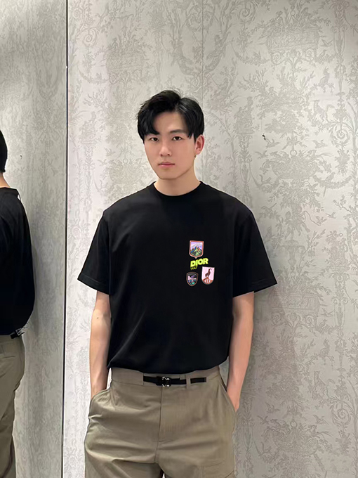 ディオール半袖Tシャツコピー DIOR クラシックロゴ刺繍バッジステッカー付き半袖Tシャツ