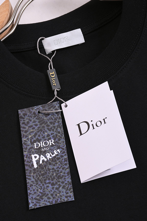 ディオール半袖Tシャツコピー DIOR クラシックロゴ刺繍バッジステッカー付き半袖Tシャツ