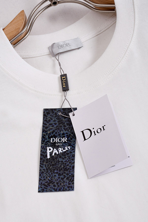 ディオール半袖Tシャツコピー DIOR クラシックロゴ刺繍バッジステッカー付き半袖Tシャツ
