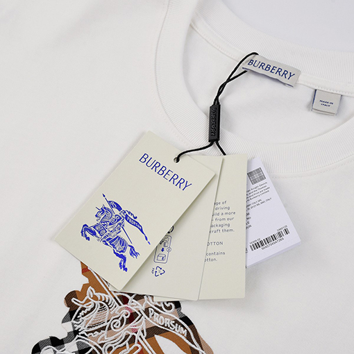バーバリーコピー クラシックな戦馬のアップリケ刺繍入りウォッシュ半袖Tシャツ