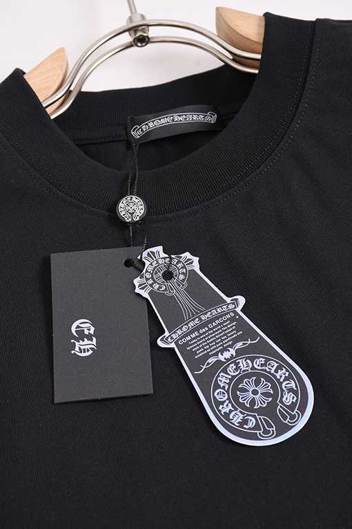 クロムハーツコピー デニムパッチウォッシュのクロスと蹄鉄の花柄半袖Tシャツ