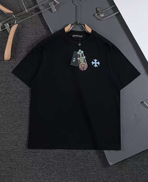 クロムハーツスーパーコピー クラシックなクロスバッジの縁タッセル付き半袖Tシャツ