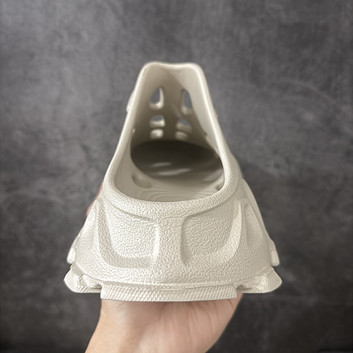 バレンシアガ スーパーコピー Mold Rubber Slide Sandals 成形ゴム製のスリッパとサンダル