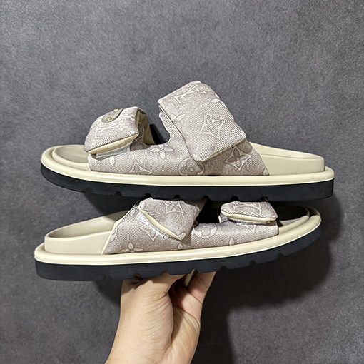 ルイヴィトンスーパーコピー LV Pool Pillow Comfort Mules Monogram サンセットシリーズのサンダル