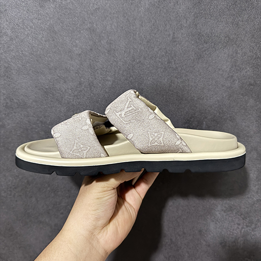 ルイヴィトンスーパーコピー LV Pool Pillow Comfort Mules Monogram サンセットシリーズのサンダル