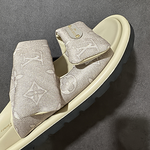 ルイヴィトンスーパーコピー LV Pool Pillow Comfort Mules Monogram サンセットシリーズのサンダル