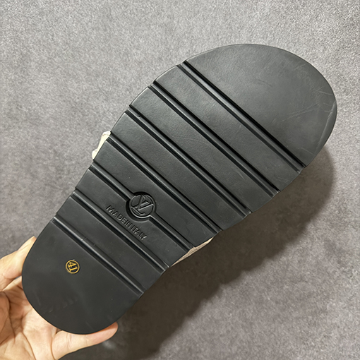 ルイヴィトンスーパーコピー LV Pool Pillow Comfort Mules Monogram サンセットシリーズのサンダル