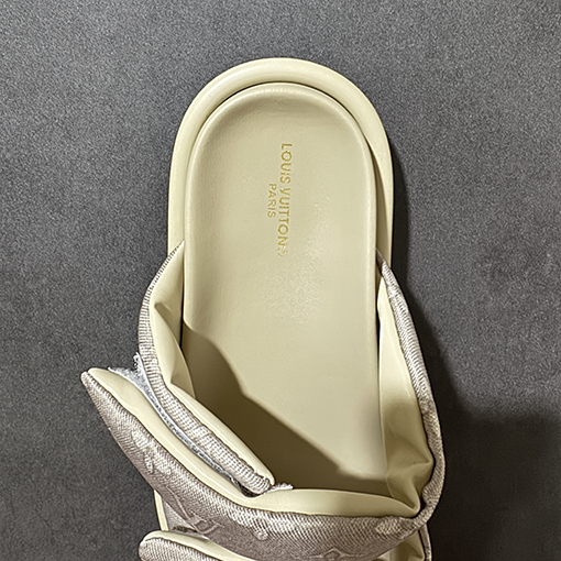 ルイヴィトンスーパーコピー LV Pool Pillow Comfort Mules Monogram サンセットシリーズのサンダル