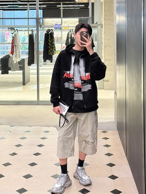 バレンシアガスーパーコピー BALENCIAGA ファッショナブルなダメージのロゴレターダイレクトプリントウォッシュとヴィンテージ風ジップアップパーカー
