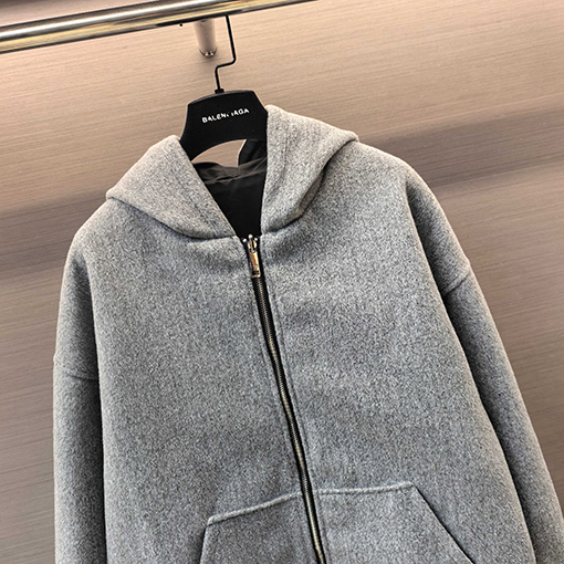 プラダ偽物 三角形のロゴが入ったリバーシブルナイロン両面ジャケット