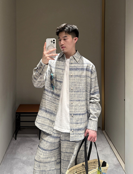 ロエベ クラシックな質感のジャカード刺繍入りデニム長袖シャツ