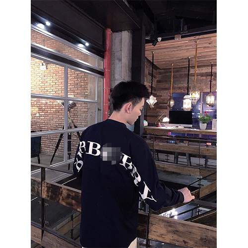 バーバリー偽物 メンズ レディース 長袖　スウェットTシャツ
