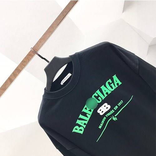 【バレンシアガ】メンズ レディース 長袖　スウェットTシャツ 