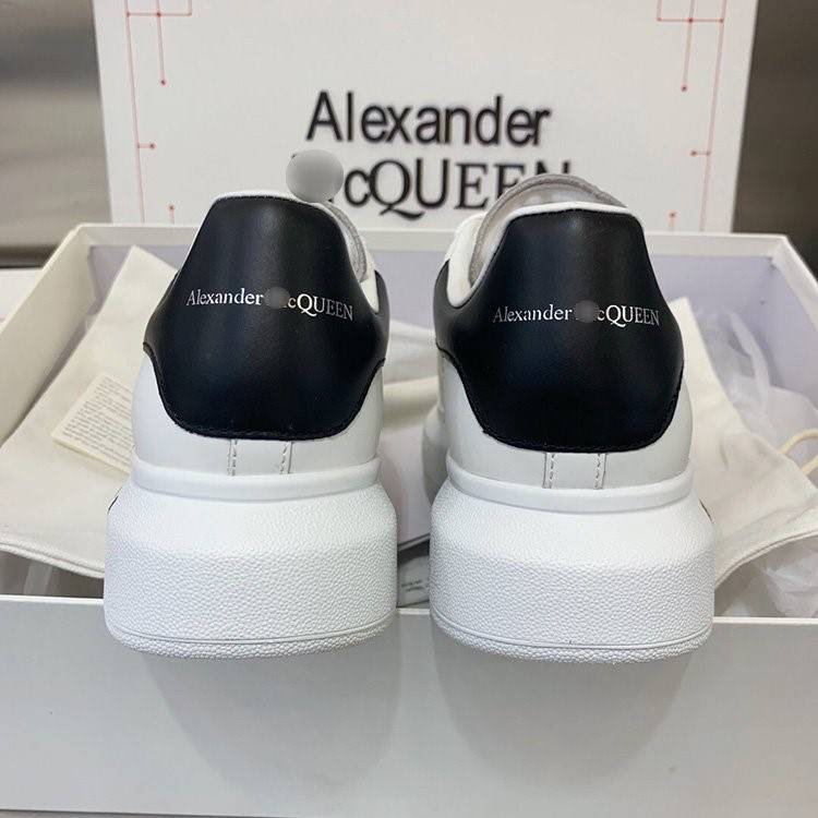 アレキサンダーマックイーンAlexander McQueen レディース メンズ スニーカー   シューズ