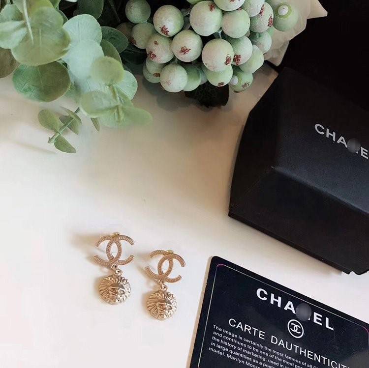 シャネル  イヤリング アクセサリー シルバー