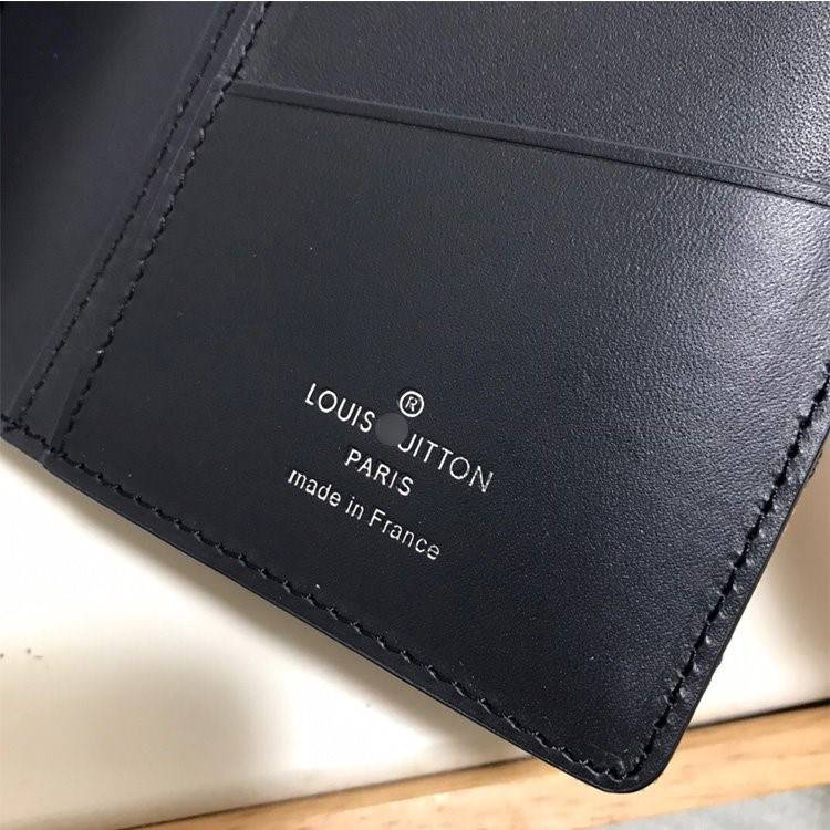 ルイヴィトンスーパーコピー M80026 Pochette Voyage  財布 ファスナ付き  長財布 メンズ レディース