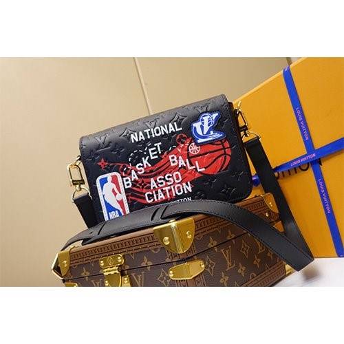 ルイヴィトンスーパーコピースタジオ メッセンジャー バッグ NBA 21FW 限定 ブラック レザー M58498