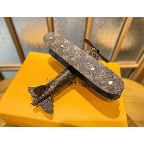 【ルイヴ*トン】饰り物   