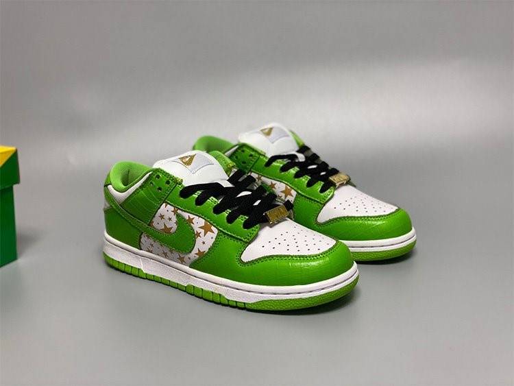 【シュプリーム】×【ナイキ】 SB Dunk Low メンズ レディース  スニーカー  