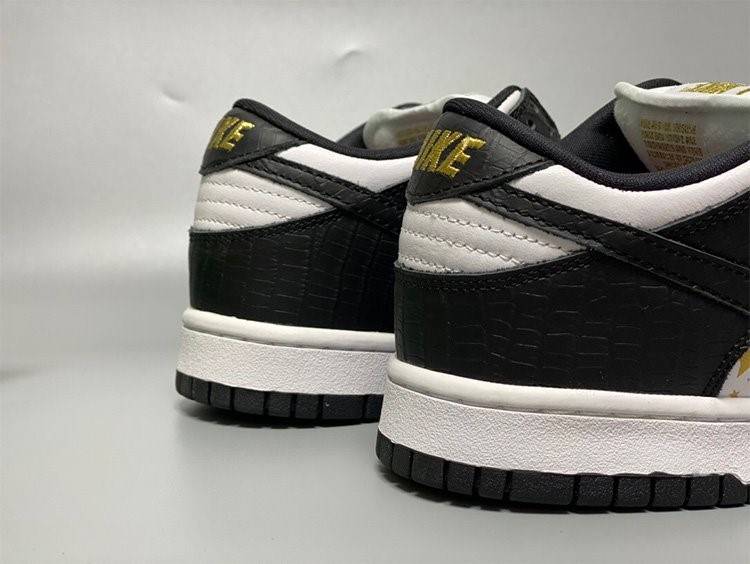 【シュプリーム】×【ナイキ】 SB Dunk Low メンズ レディース  スニーカー  