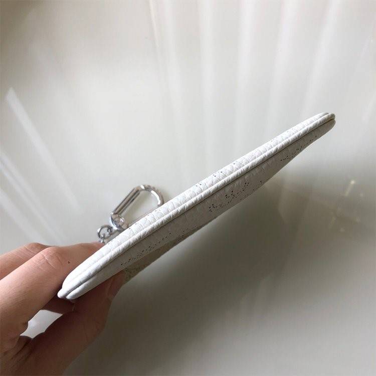 ルイヴィトンスーパーコピーM69508 高品質 財布 ファスナ付き