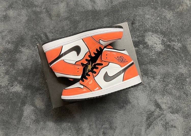 【ナイキ】 AJ1  Mid "Turf Orange" メンズ レディース  スニーカー  