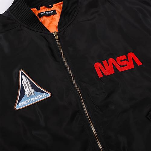 バレンシアガスーパーコピー  ×【NASA】中綿ジャケット　アウター