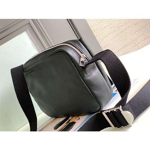 ロエベ偽物military messenger  ショルダー バック