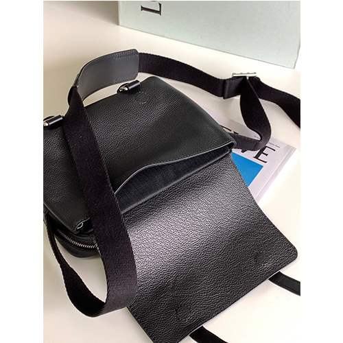ロエベ偽物military messenger  ショルダー バック