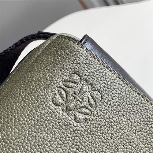 ロエベ偽物military messenger  ショルダー バック
