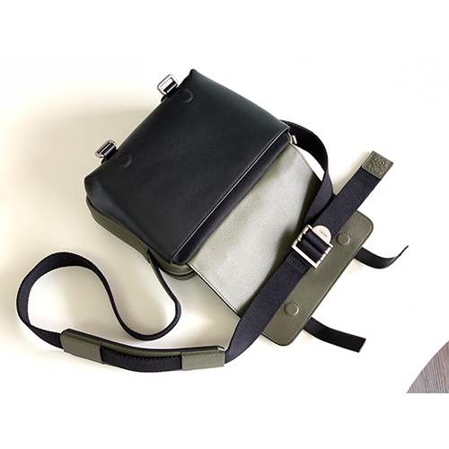 ロエベ偽物military messenger  ショルダー バック